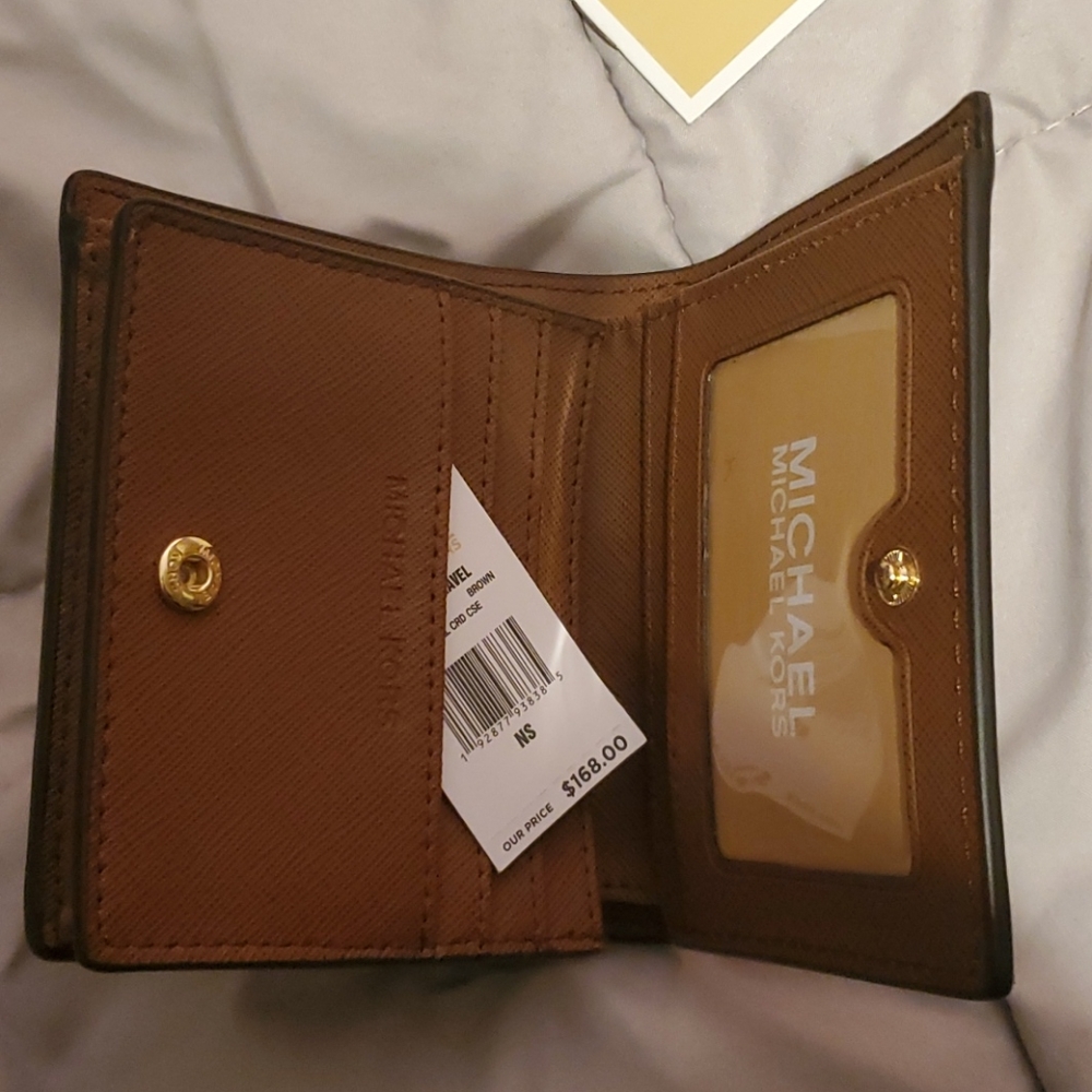 Michael Kors - Picture 2 of 2